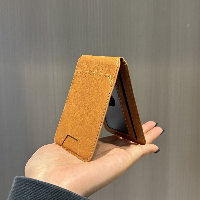 Billetera magnética desplegada como soporte para celular